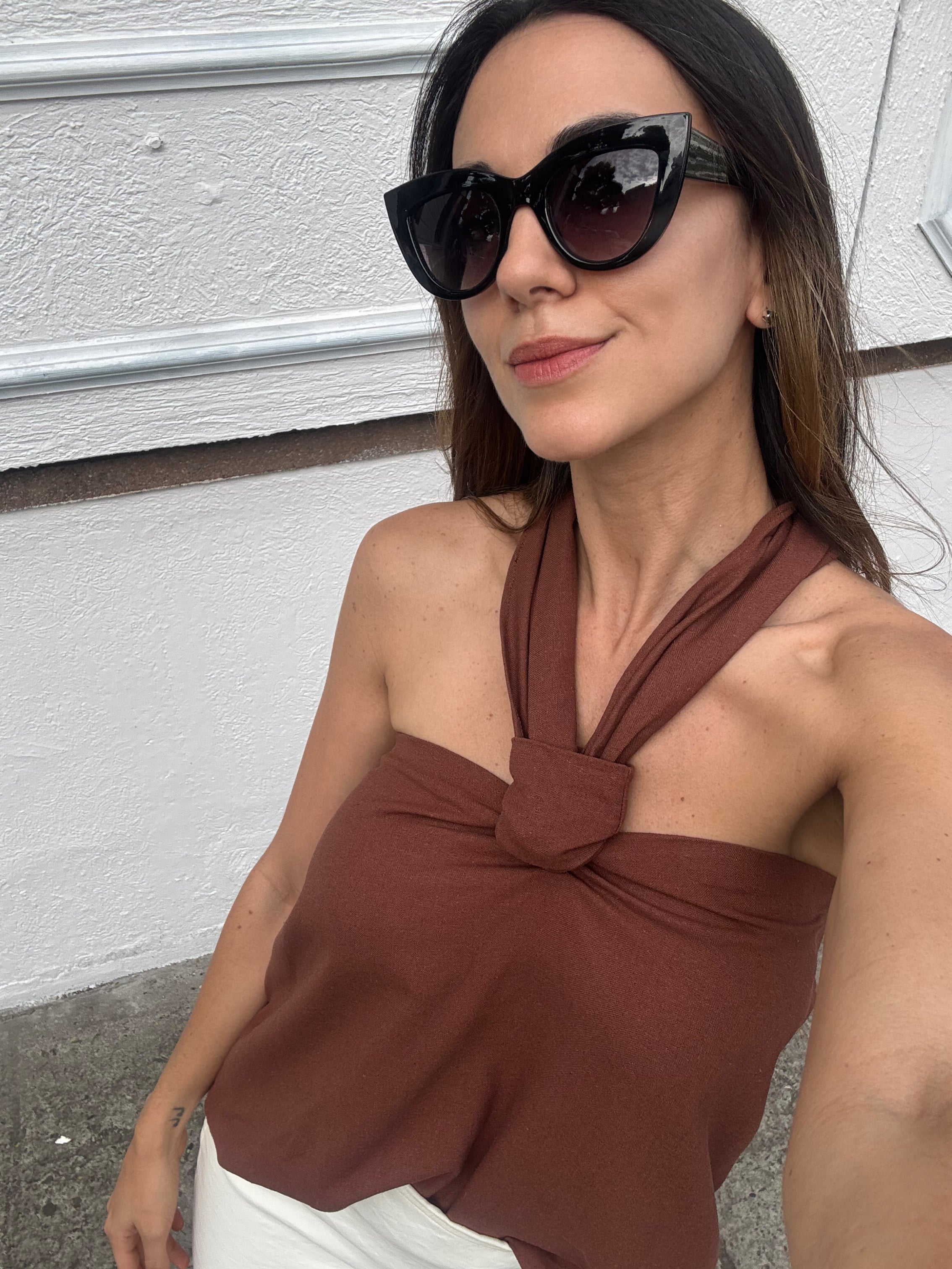 Aitana in brown